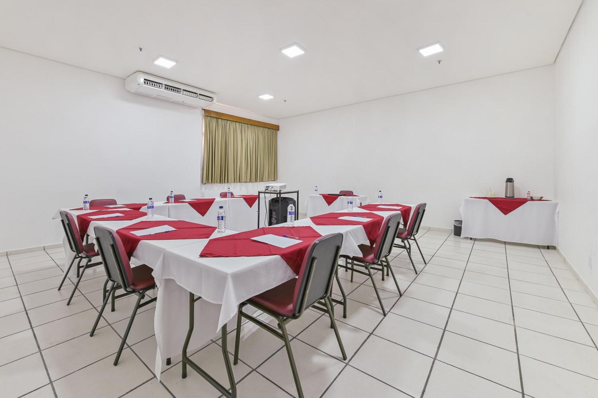 Hotel Nacional Inn Лимейра Екстериор снимка