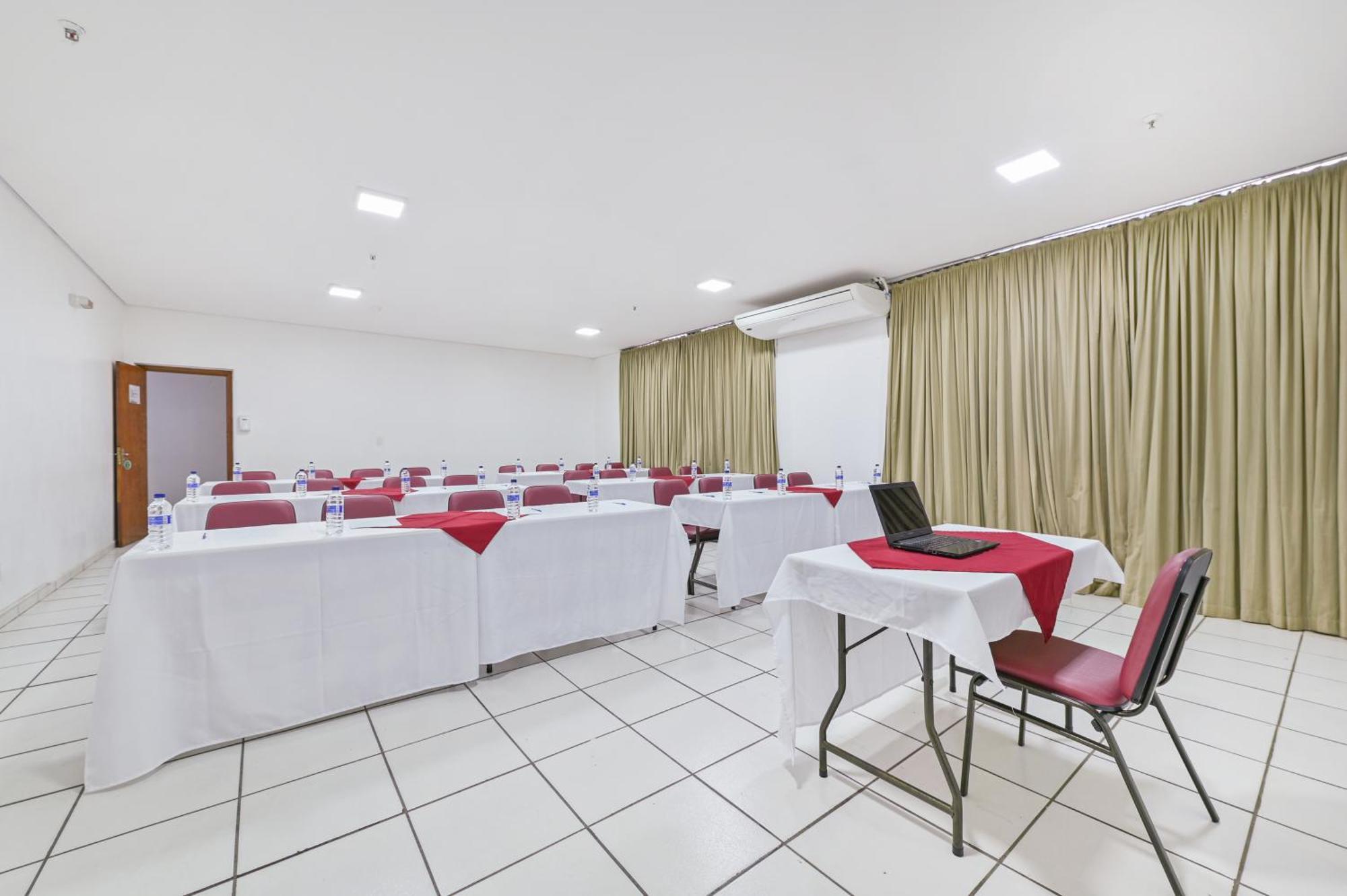 Hotel Nacional Inn Лимейра Екстериор снимка